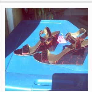 Glossy cheetah print wedges